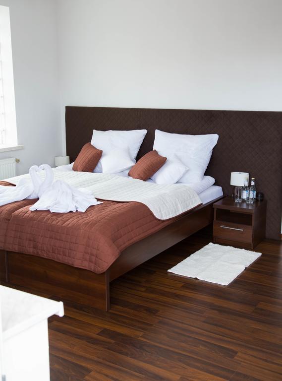 Noclegi Prestige Nowy Sacz Ngoại thất bức ảnh